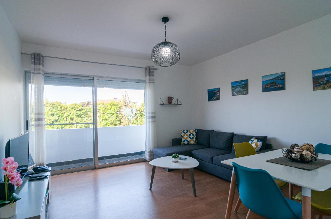 Apartment Island Jewel